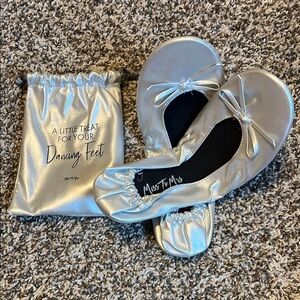 Elegant Silver Ballet Flats with Pouch
